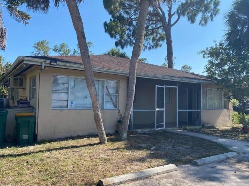 5218 Texas Ave, Naples, FL 34113-8072