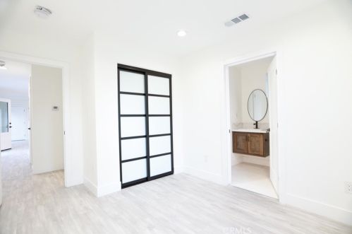 11512 La Maida St, North Hollywood CA  91601-4323 exterior