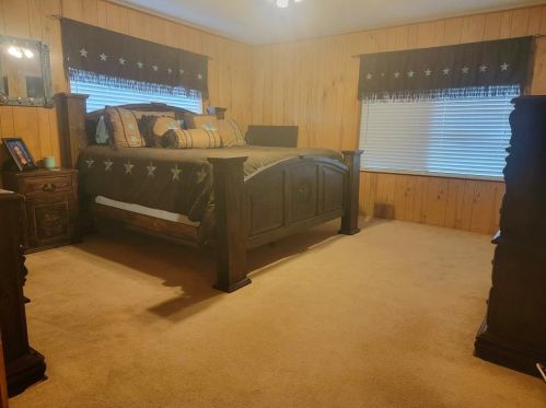 151 Echo Ln, Huntsville, TX 77320-1631