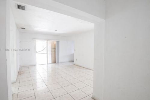 290 38th St, Hialeah, FL 33012-4361