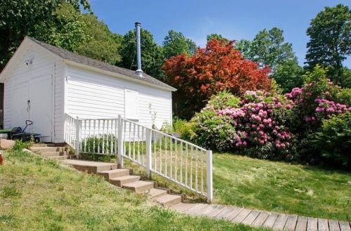 610 Main St, Middletown, CT 06457-4511