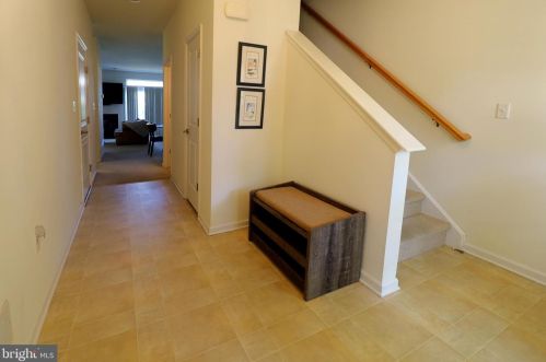 1611 Nathan Dr, Riverton, NJ 08077-1559