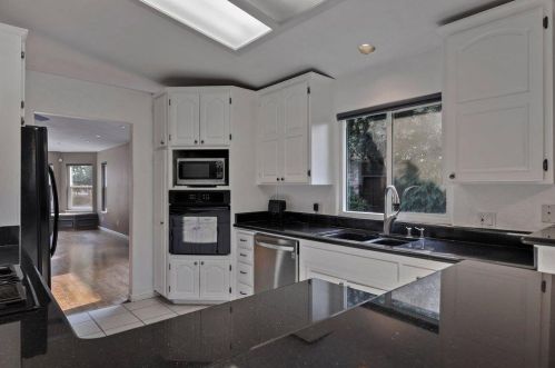 321 La Loma Ave, Modesto CA  95354-1329 exterior