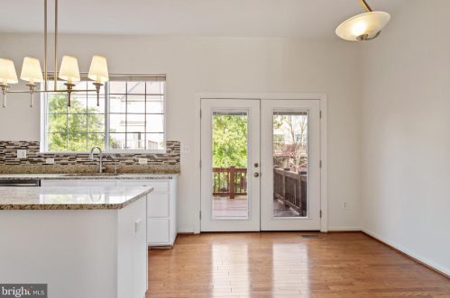 2485 Wheat Meadow Cir, Herndon VA  20171-3055 exterior