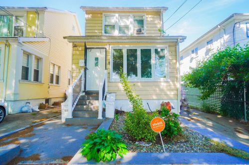 111-33 156th St, Jamaica, NY 11433-1925