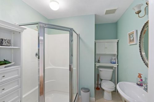 17 Meetinghouse Rd, Keene NH  03431-2065 exterior