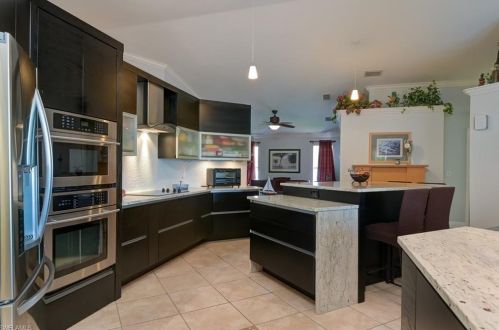 27 11th Pl, Cape Coral, FL 33909-2689