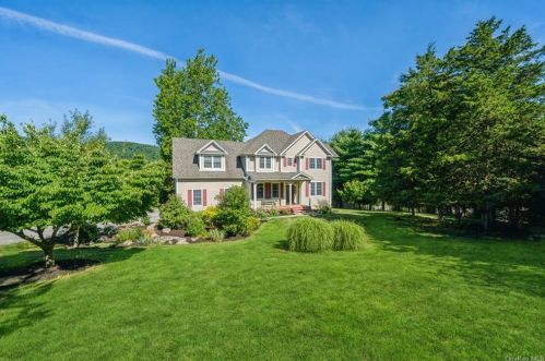 72 Coppergate Ln, Warwick, NY 10990-2564