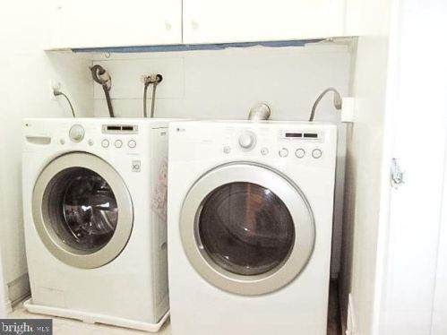 11907 Escalante Ct, Herndon VA  20191-1833 exterior