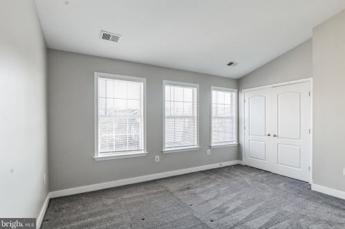 13046 Terminal Way, Woodbridge VA  22193-6116 exterior