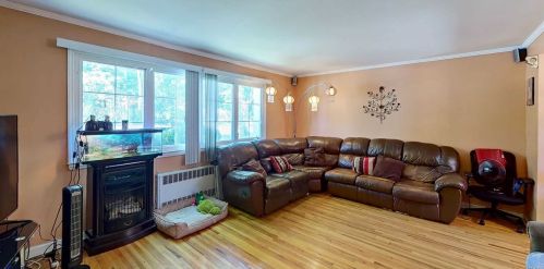 81-07 229th St, Jamaica, NY 11427-2101