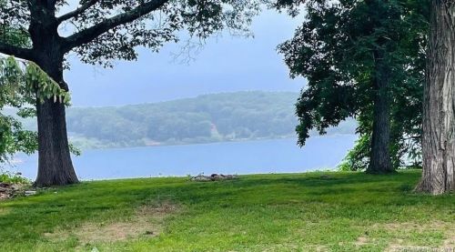 9 River Dr, Gales Ferry CT  06335-1120 exterior