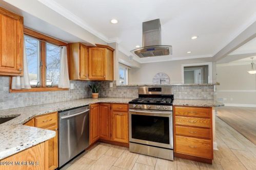 557 California Ave, Bricktown NJ  08724-1233 exterior