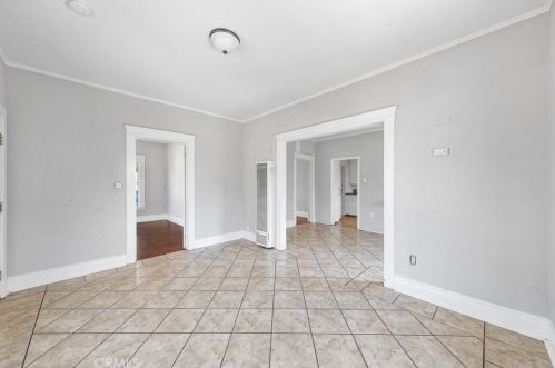 2010 Myrtle Ave, Long Beach CA 90806-4932 exterior