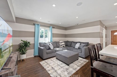 3330 10th St, Long Beach CA  90804-5010 exterior