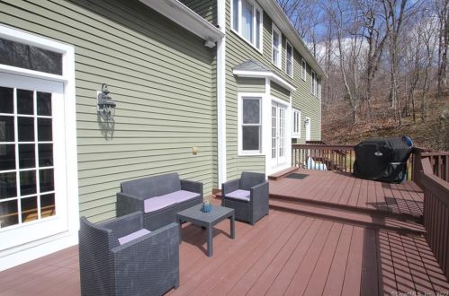86 Blanket Mdw Rd, Upper Stepney CT 06468-1095 exterior