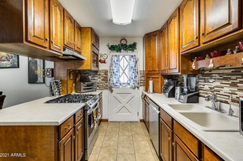 3741 Cactus Wren Dr, Phoenix AZ 85051-8186 exterior