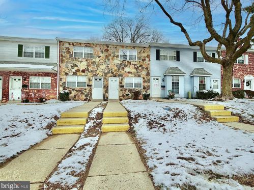 1330 Rolling Glen Dr, Boothwyn, PA 19061-2842