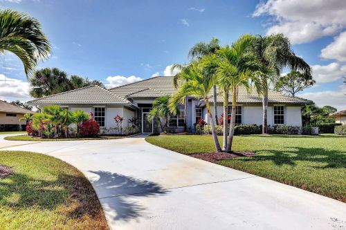 8028 Plantation Lakes Dr, Fort Pierce, FL 34986-3013