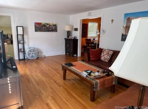 39 Hirsch Rd, Stamford CT  06905-3208 exterior