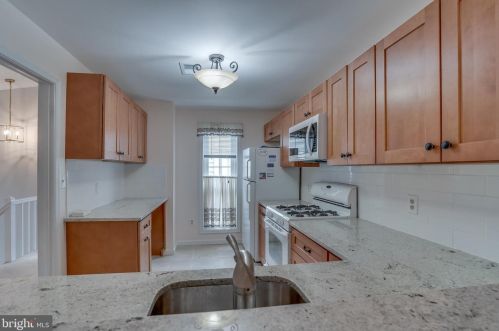 7779 Willow Pt Dr, Falls Church VA  22042-7536 exterior