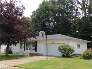 939 Hartford Dr, Elyria, OH 44035-3007