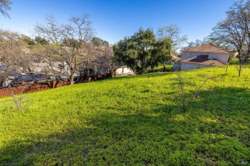 2054 Zinfandel Ct, Vacaville CA  95688-2829 exterior