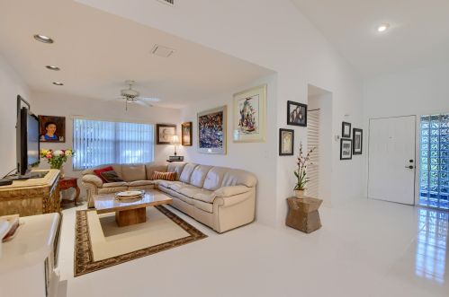 8425 Springlake Dr, Boca Raton FL  33496-4904 exterior