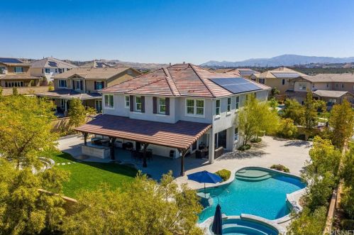26411 Township St, Santa Clarita, CA 91350-1864