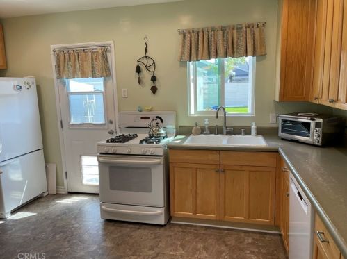3712 Sebren Ave, Long Beach, CA 90808-2040