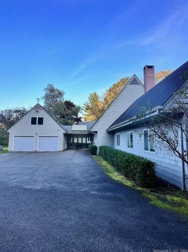 124 Main St, Lakeville CT  06039-1804 exterior