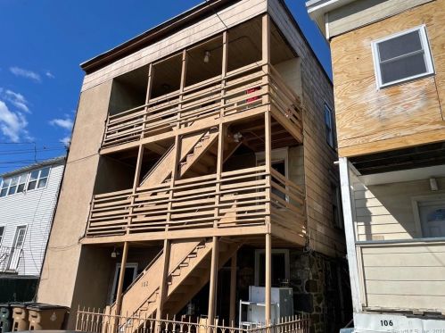 102 Virgil St, Stamford, CT 06902-4768