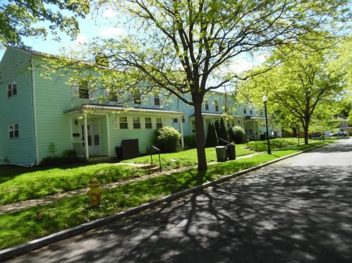 30 Flanders Ln, Cincinnati, OH 45218-1502
