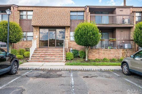 524 Sharon Garden Ct, Woodbridge, NJ 07095-4324