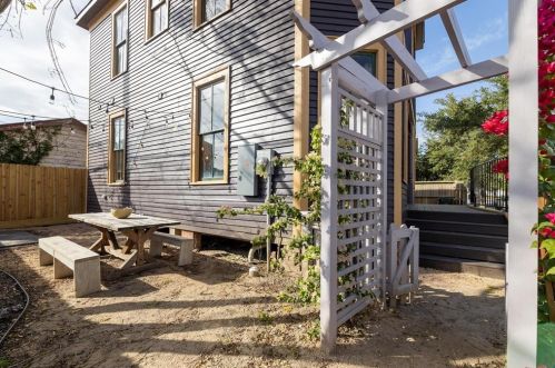 1311 37 St, Galveston TX 77550-6747 exterior