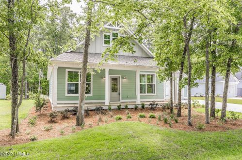 20 Faculty Dr, Beaufort, SC 29907-2527