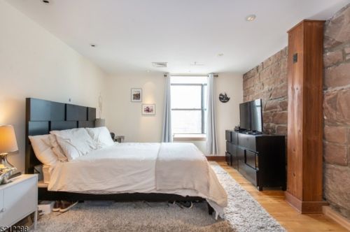 240 Main St, West Paterson NJ  07424-1351 exterior