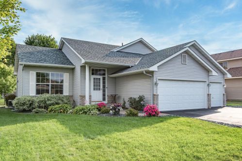 3219 Bluebell Ave, Minneapolis, MN 55443-1781
