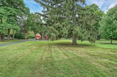 3 Lake Rd, Airmont, NY 10901-3705