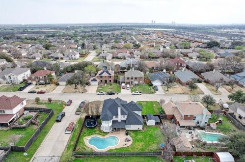 2213 Brooklake St, Denton TX  76207-1623 exterior