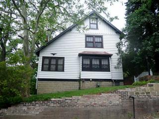 56 Hemphill St, Pittsburgh, PA 15214-1828