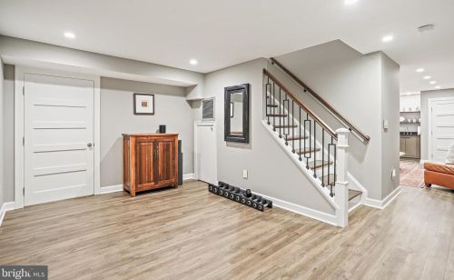 810 Hickory Vale Ln, Great Falls VA  22066-2810 exterior