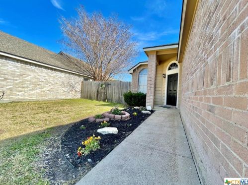907 Pennsylvania Ave, Victoria, TX 77904-2585