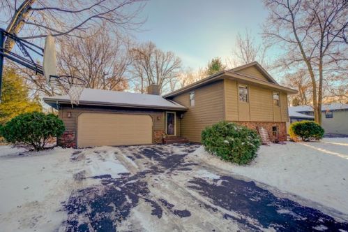 712 4th St, Hudson, WI 54016-1643