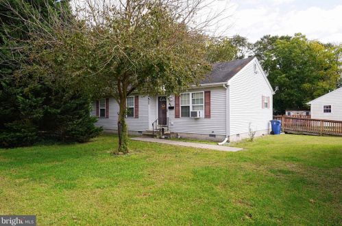 204 Filbert St, Laurel, DE 19956-1106
