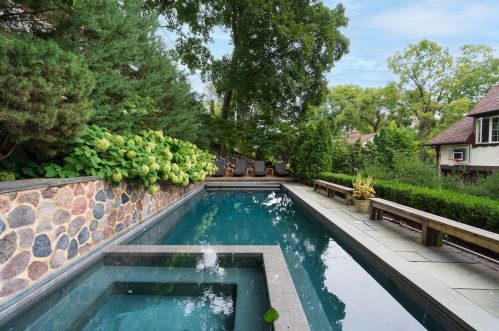 6578 Washington Cir, Milwaukee WI 53213-2460 exterior