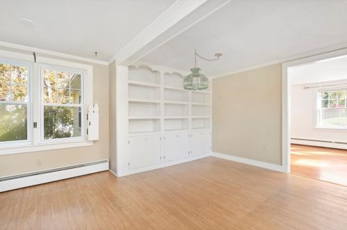 10 Wayne St, South Kingstown RI  02882-3814 exterior