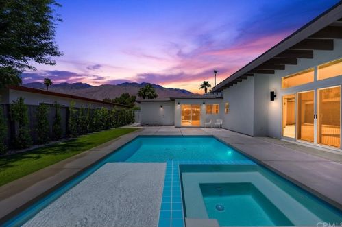 530 Calle Marcus, Palm Springs CA  92262-6147 exterior
