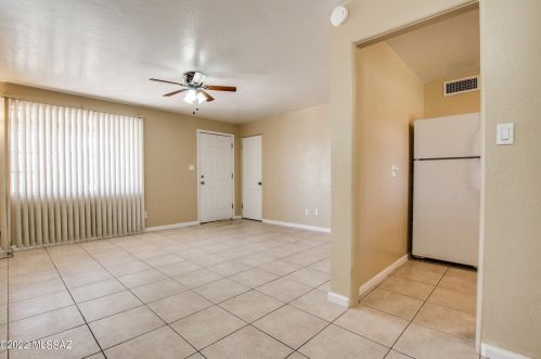 945 Prince Rd, Tucson AZ 85705-3026 exterior