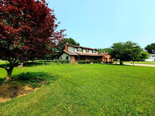 328 Cloverleaf Ln, Washington Ch, OH 43160-1010